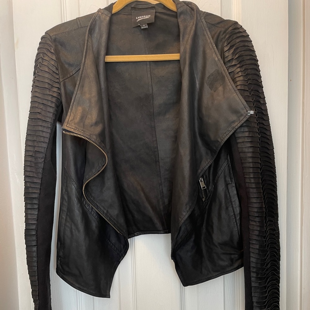 LAMARQUE DRAPE COLLAR PLEATED LEATHER CROPPED JACKET